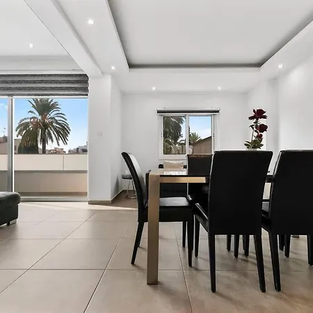 Glabur - The Luxurious 3 Bdr - Cozy Newly Renovated, Nicosia *