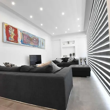 Glabur - The Luxurious 3 Bdr - Cozy Newly Renovated, Nicosia *