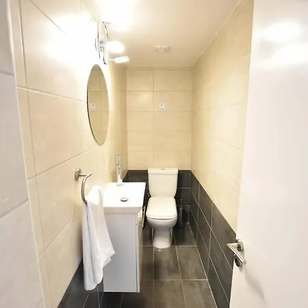 Glabur - The Luxurious 3 Bdr - Cozy Newly Renovated, Nicosia Apartament Agios Dhometios