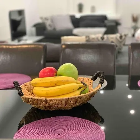 Glabur - The Luxurious 3 Bdr - Cozy Newly Renovated, Nicosia