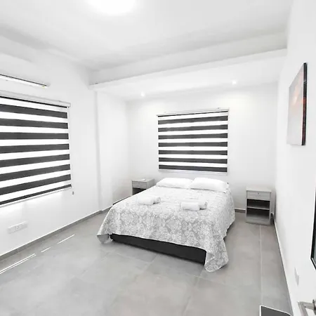 Apartmán Glabur - The Luxurious 3 Bdr - Cozy Newly Renovated, Nicosia Agios Dhometios