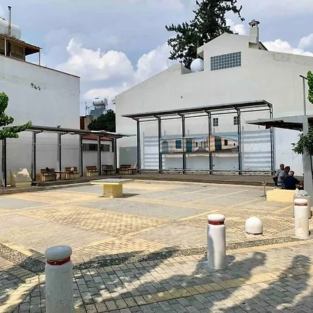Glabur - The Luxurious 3 Bdr - Cozy Newly Renovated, Nicosia Apartment